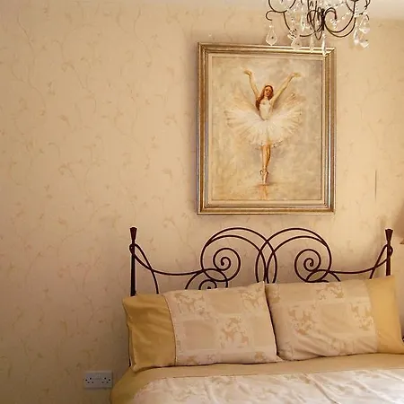 Lough Rynn Self Catering 펜션 *